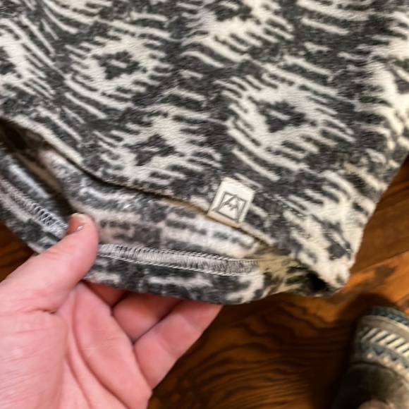 Avalanche women’s Medium gray patterned fleece so soft & comfortable great fit. - Picture 4 of 4